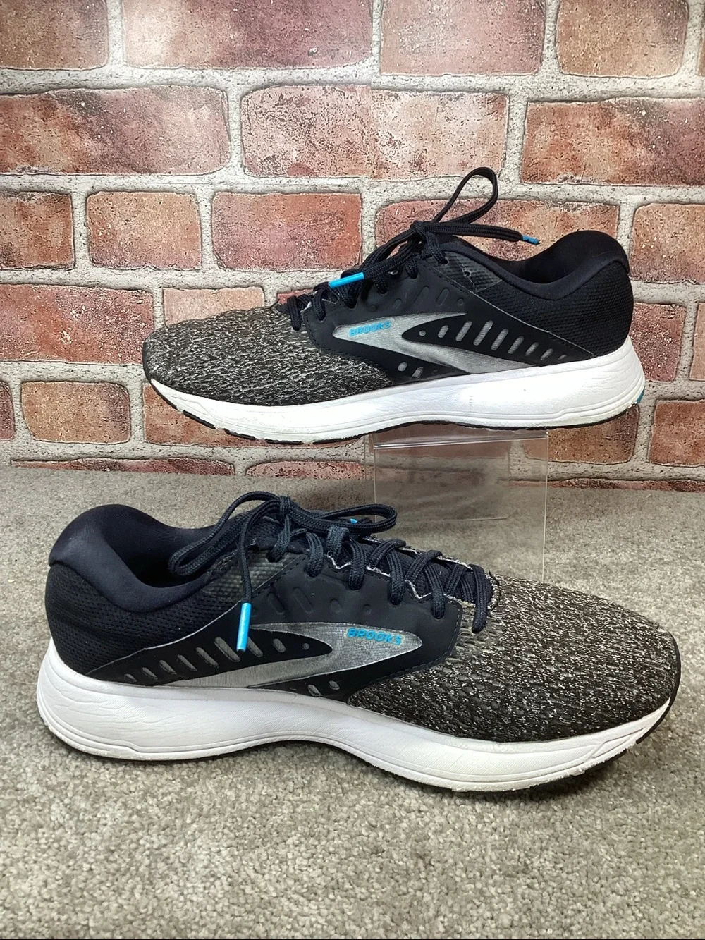 Brooks Range 2 Women’s running shoes sneakers size 11